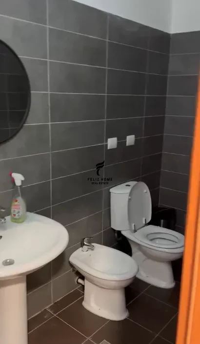 Tirane, jepet me qera apartament 2+1 Kati 2, 80 m² 650 € (SIRI KODRA)