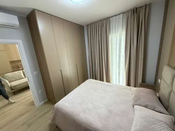 Tirane, jepet me qera apartament 1+1 Kati 7, (zogu i zi)