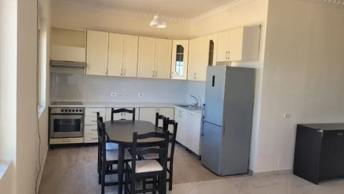 Tirane, jepet me qera apartament 3+1+Aneks+Ballkon Kati 7, 200 m² 600 € (xhamlliku , oxhaku)