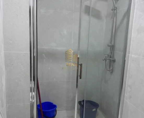Tirane, jepet me qera apartament 1+1+Ballkon Kati 1, 70 m² 570 € (Laprake, Kompleksi E-88)