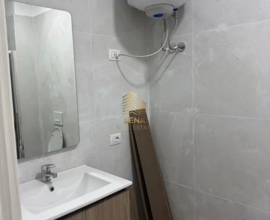 Tirane, jepet me qera apartament 1+1+Ballkon Kati 1, 70 m² 570 € (Laprake, Kompleksi E-88)