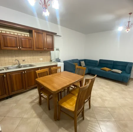 Tirane, jepet me qera apartament 2+1+Ballkon Kati 2, 580 € 