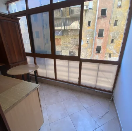 Tirane, jepet me qera apartament 2+1+Ballkon Kati 2, 580 € 