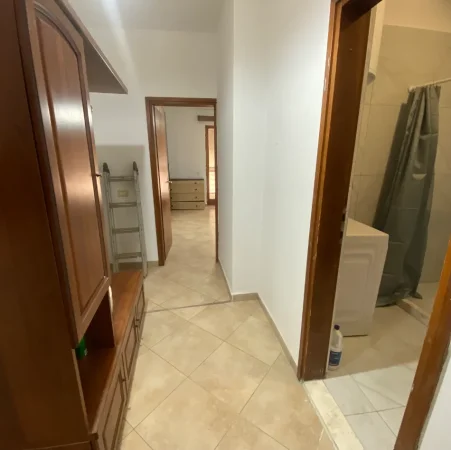 Tirane, jepet me qera apartament 2+1+Ballkon Kati 2, 580 € 