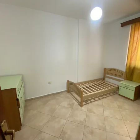 Tirane, jepet me qera apartament 2+1+Ballkon Kati 2, 580 € 