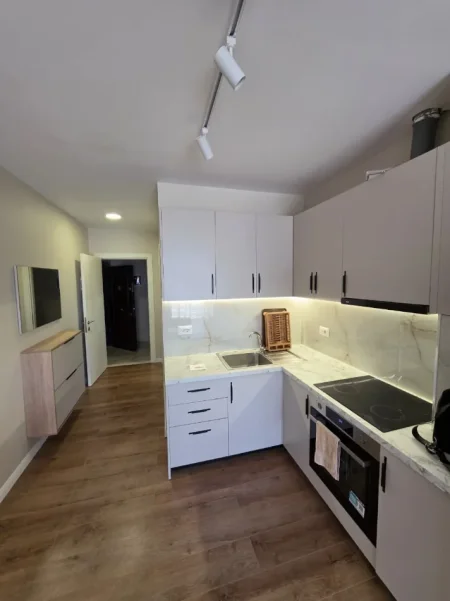 Super apartament me Qira: 1+1 📍 Shkozë I 60 m2 🔥32,000 Leke (përfshirë ujin & administrimin)🔥 100% i ri