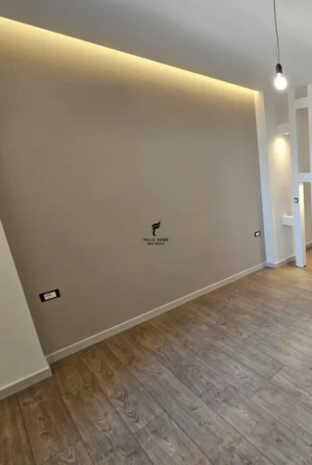 Tirane, jepet me qera apartament 2+1 Kati 1, 100 m² 850 € (ZOGU I ZI)