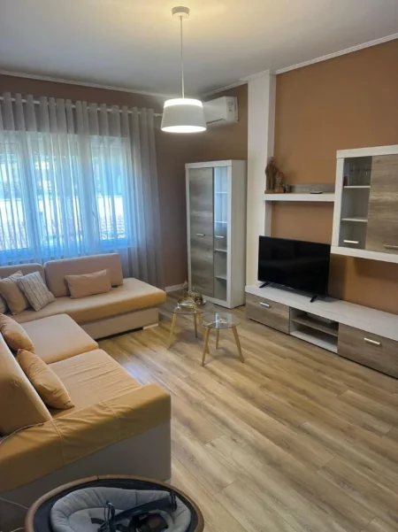 Tirane, jepet me qera apartament 2+1 Kati 6, 87 m² 700 € (Liqeni Artificial)