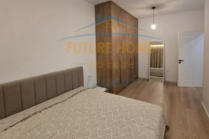 Tirane, jepet me qera apartament 2+1 Kati 3, 82 m² 1.200 € (Qender)