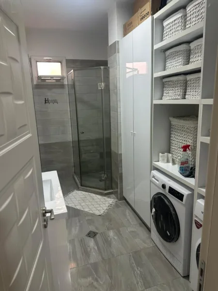 Tirane, jepet me qera apartament 2+1 Kati 6, 87 m² 700 € (Liqeni Artificial)