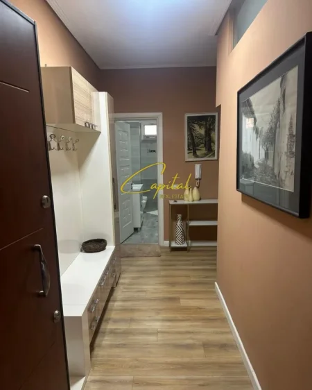 Tirane, jepet me qera apartament 2+1 Kati 4, 90 m² 700 € (LIQENI ARTIFICIAL)