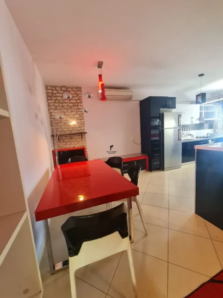 Tirane, jepet me qera apartament 2+1 Kati 6, 110 m² 750 € (ISH PARKU)