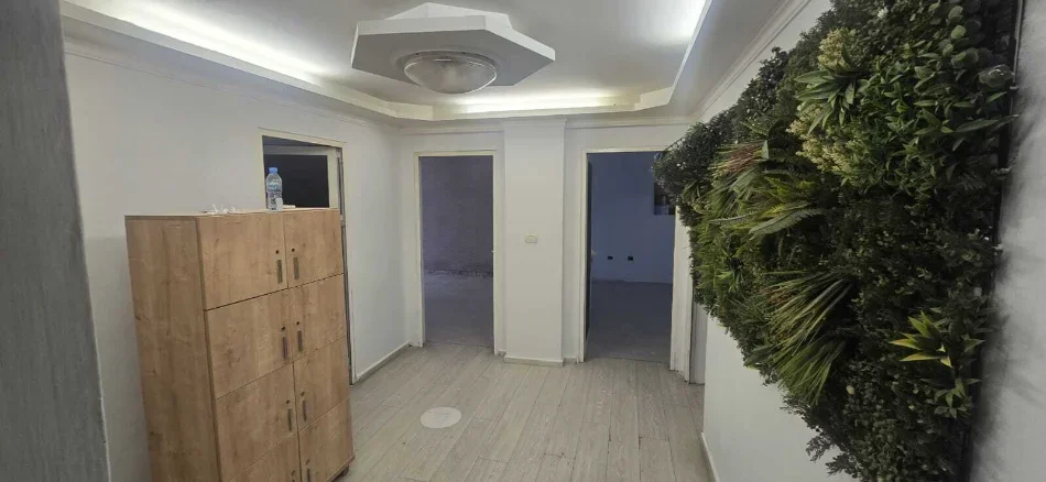 Tirane, jepet me qera zyre Kati 1, 120 m² 850 € (Ish-Blloku,  (ngjitur me LSI))