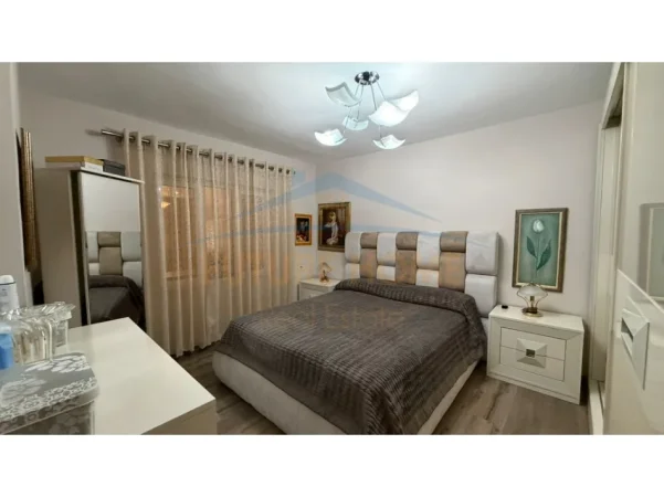 Tirane, shes apartament 2+1+Ballkon Kati 4, 104 m² 215.000 € (21 Dhjetori)