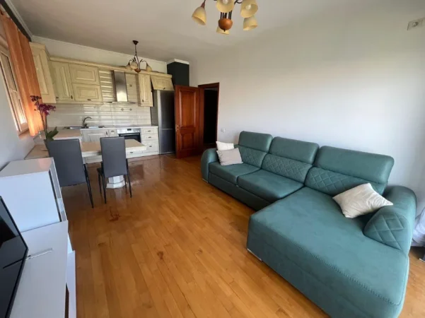 Tirane, jepet me qera apartament 1+1+Ballkon Kati 5, 65 m² (Kopshti Zoologjik)