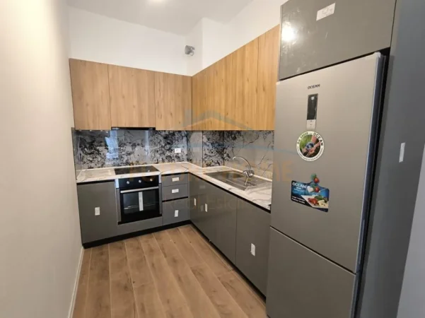 Tirane, jepet me qera apartament 1+1+Ballkon Kati 6, 72 m² 600 € (Rruga Dritan Hoxha Kompleksi Aura)