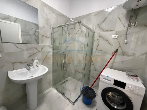 Tirane, jepet me qera apartament 1+1+Ballkon Kati 6, 72 m² 600 € (Rruga Dritan Hoxha Kompleksi Aura)