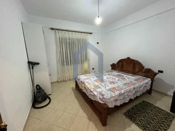 Tirane, jepet me qera apartament 2+1+Ballkon Kati 1, 75 m² 400 € (Apartament 2+1 me qira ne, Kombinat)