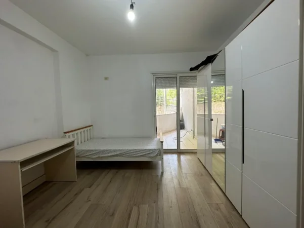 Tirane, jap me qera apartament 2+1 Kati 2, 107 m² 420 € (Rr. Rexhep Bastari)