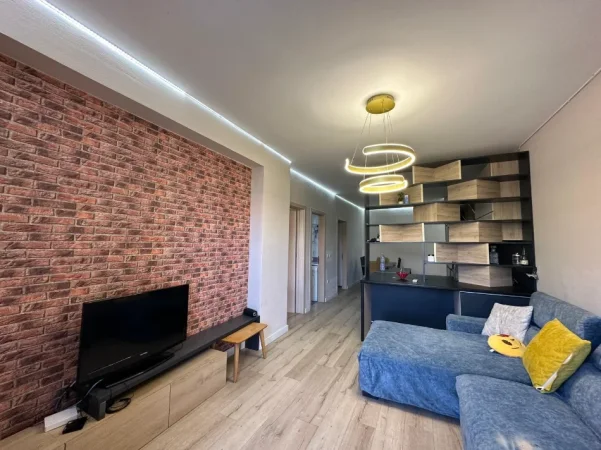 Tirane, jap me qera apartament 2+1 Kati 2, 107 m² 420 € (Rr. Rexhep Bastari)
