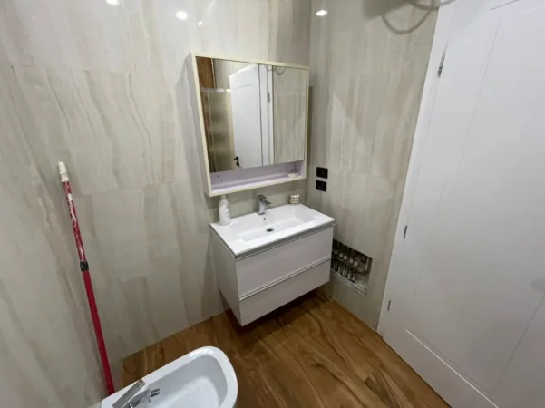 Tirane, jepet me qera apartament 2+1+Ballkon Kati 1, 114 m² 600 €