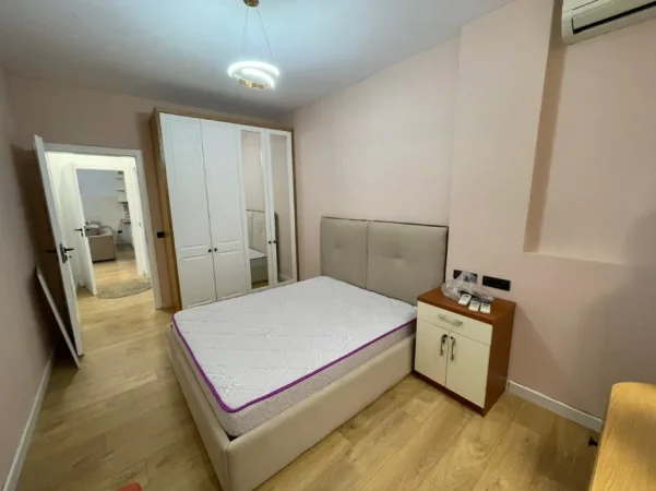 Tirane, jepet me qera apartament 2+1+Ballkon Kati 1, 114 m² 600 €
