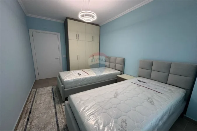 Tirane, jepet me qera apartament 2+1 , 110 m² 800 € (Bulevardi I Ri)