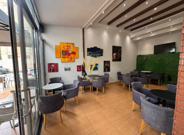 Tirane, jepet me qera lokal Kati 0, 90 m² 1.000 € (LAPRAKE)