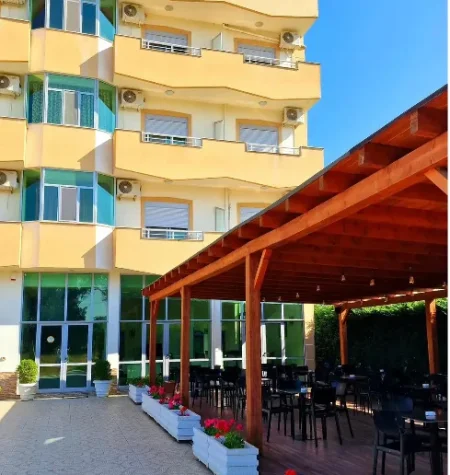 Durres, jepet me qera ambjent biznesi Kati 0, 1.096 m² 2.500 € (gurguri hotel)