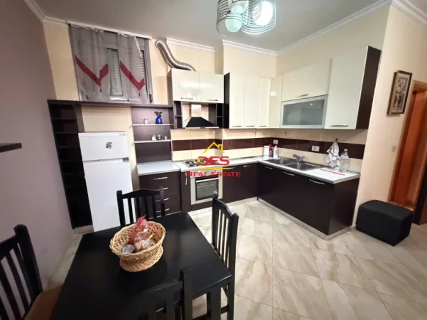 Vlore, shitet apartament 2+1+Ballkon Kati 5, 76 m² 115.000 € (Rruga 7 Nentori)