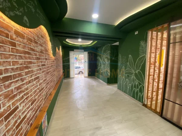 Tirane, jepet me qera ambjent biznesi Kati 0, 58 m² 570 € (Zogu i zi)