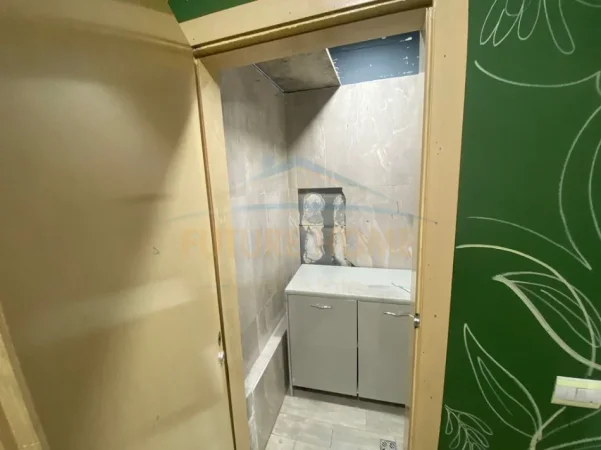 Tirane, jepet me qera ambjent biznesi Kati 0, 58 m² 570 € (Zogu i zi)