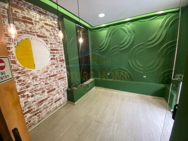 Tirane, jepet me qera ambjent biznesi Kati 0, 58 m² 570 € (Zogu i zi)