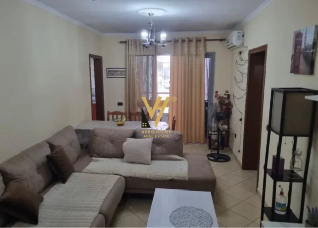 Tirane, jepet me qera apartament 2+1+Ballkon Kati 2, 108 m² 500 € (PALLATI ME SHIGJETA)