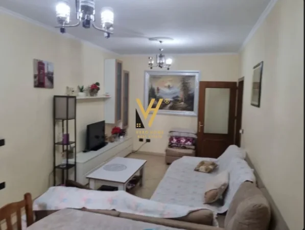 Tirane, jepet me qera apartament 2+1+Ballkon Kati 2, 108 m² 500 € (PALLATI ME SHIGJETA)