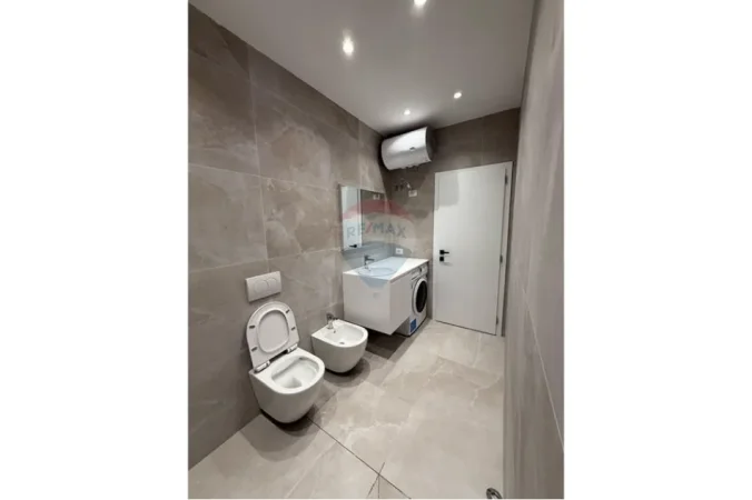 Tirane, jepet me qera apartament 1+1 Kati 8, 50 m² 500 € (Astir)