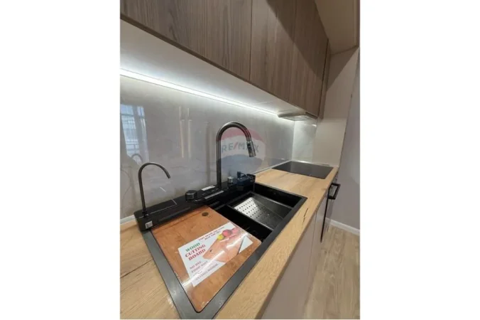 Tirane, jepet me qera apartament 1+1 Kati 8, 50 m² 500 € (Astir)