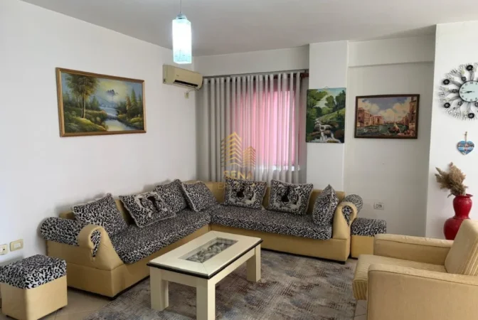 Tirane, jepet me qera apartament 3+1+Ballkon Kati 2, 118 m² 600 € (Bulevardi i Ri)