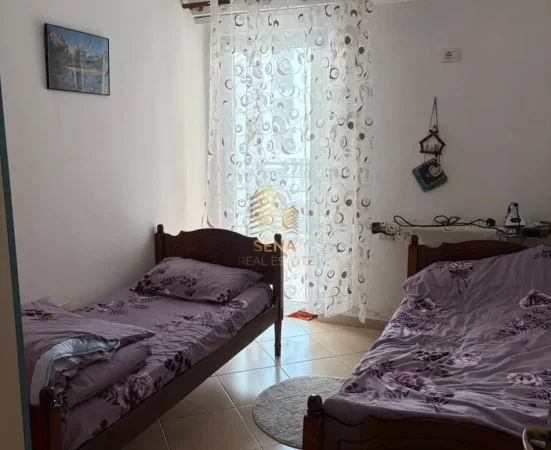 Tirane, jepet me qera apartament 3+1+Ballkon Kati 2, 118 m² 600 € (Bulevardi i Ri)