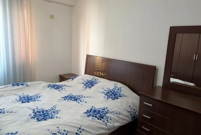 Tirane, jepet me qera apartament 3+1+Ballkon Kati 2, 118 m² 600 € (Bulevardi i Ri)