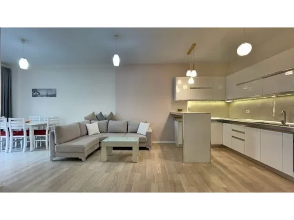 Tirane, jepet me qera apartament 2+1+Ballkon Kati 5, 83 m² 650 € (KODRA E DIELLIT)