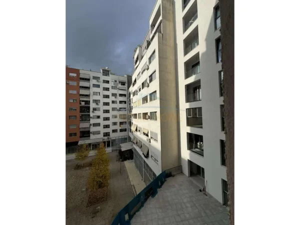Tirane, jepet me qera apartament 2+1+Ballkon Kati 3, 100 m² 600 € (Bulevard Migjeni)