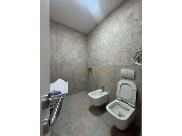 Tirane, jepet me qera apartament 2+1+Ballkon Kati 3, 100 m² 600 € (Bulevard Migjeni)