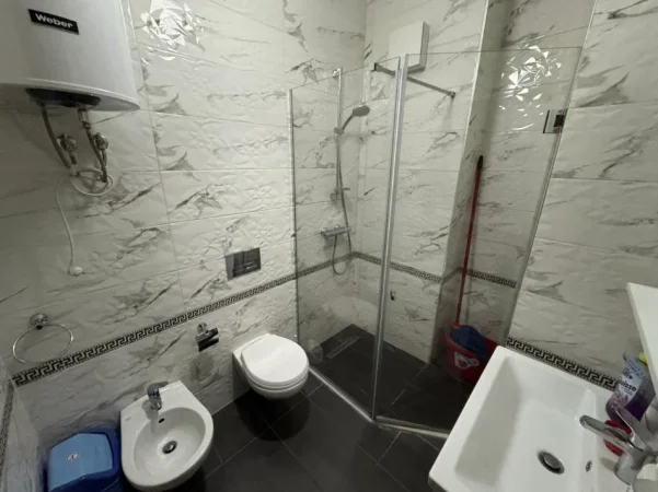 Tirane, jepet me qera apartament 1+1 Kati 1, 71 m² 500 €