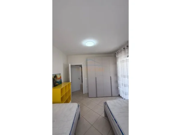 Tirane, jepet me qera apartament 2+1+Ballkon Kati 5, 100 m² 530 € (Unaza e re)