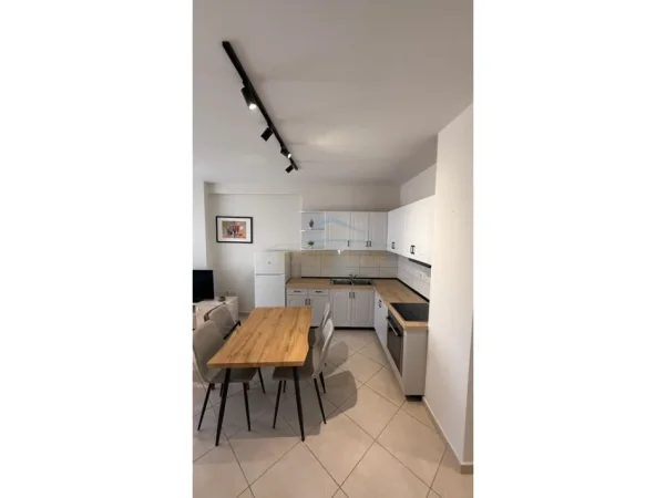 Tirane, jepet me qera apartament 2+1+Ballkon Kati 5, 100 m² 530 € (Unaza e re)