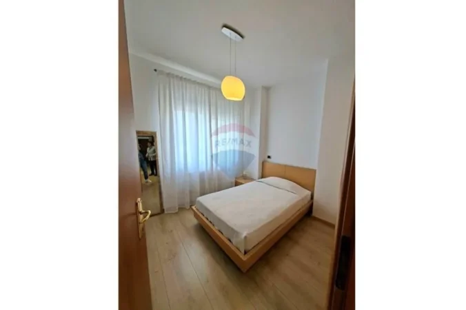Tirane, jepet me qera apartament 2+1 Kati 4, 77 m² 1.100 € (Rruga Sami Frasheri)
