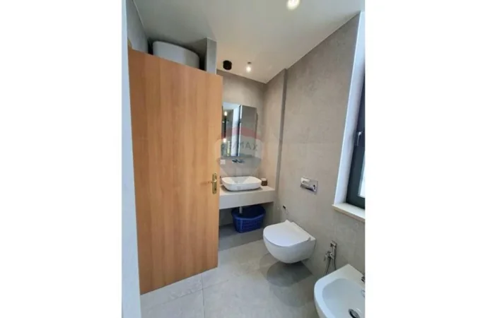 Tirane, jepet me qera apartament 2+1 Kati 4, 77 m² 1.100 € (Rruga Sami Frasheri)