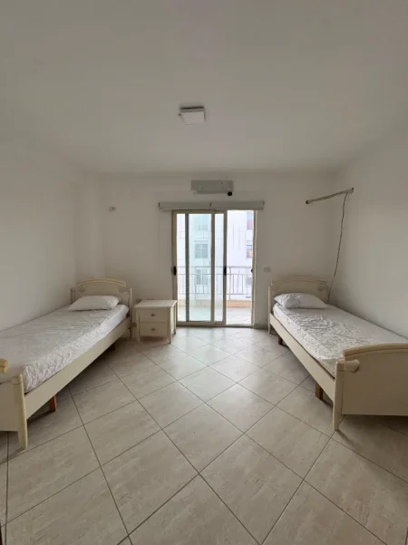 Tirane, jepet me qera apartament 2+1 Kati 5, 1 m² 600 € (JORDAN MISJA)