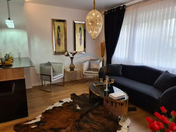 Tirane, jepet me qera apartament 1+1+Ballkon Kati 6, 69 m² 900 € (Rruga e Kosovareve)